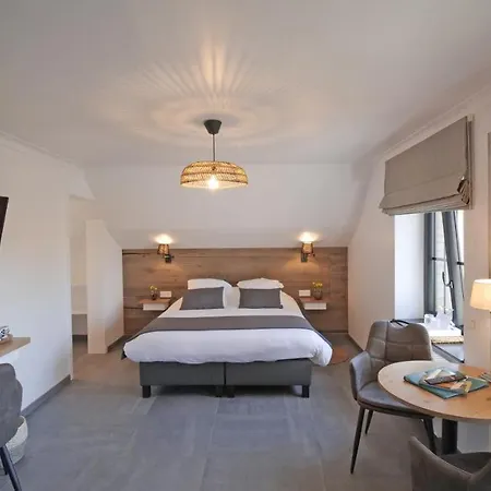 Отель Logis Restaurant La Hutte Lurette