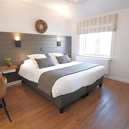 Szálloda Logis Restaurant La Hutte Lurette 3*