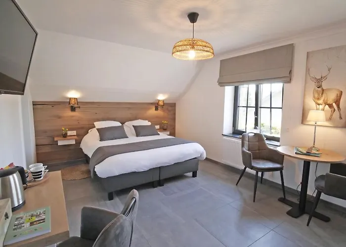 La Hutte Lurette Hotel