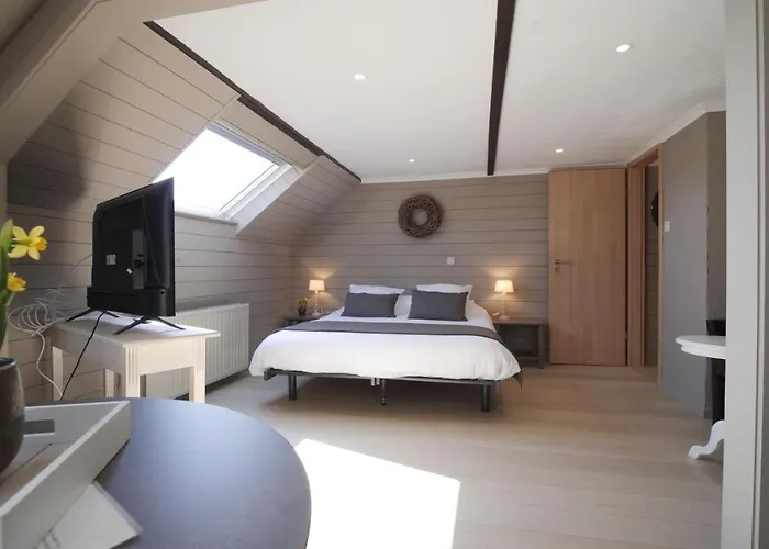 Hotel La Hutte Lurette 3*